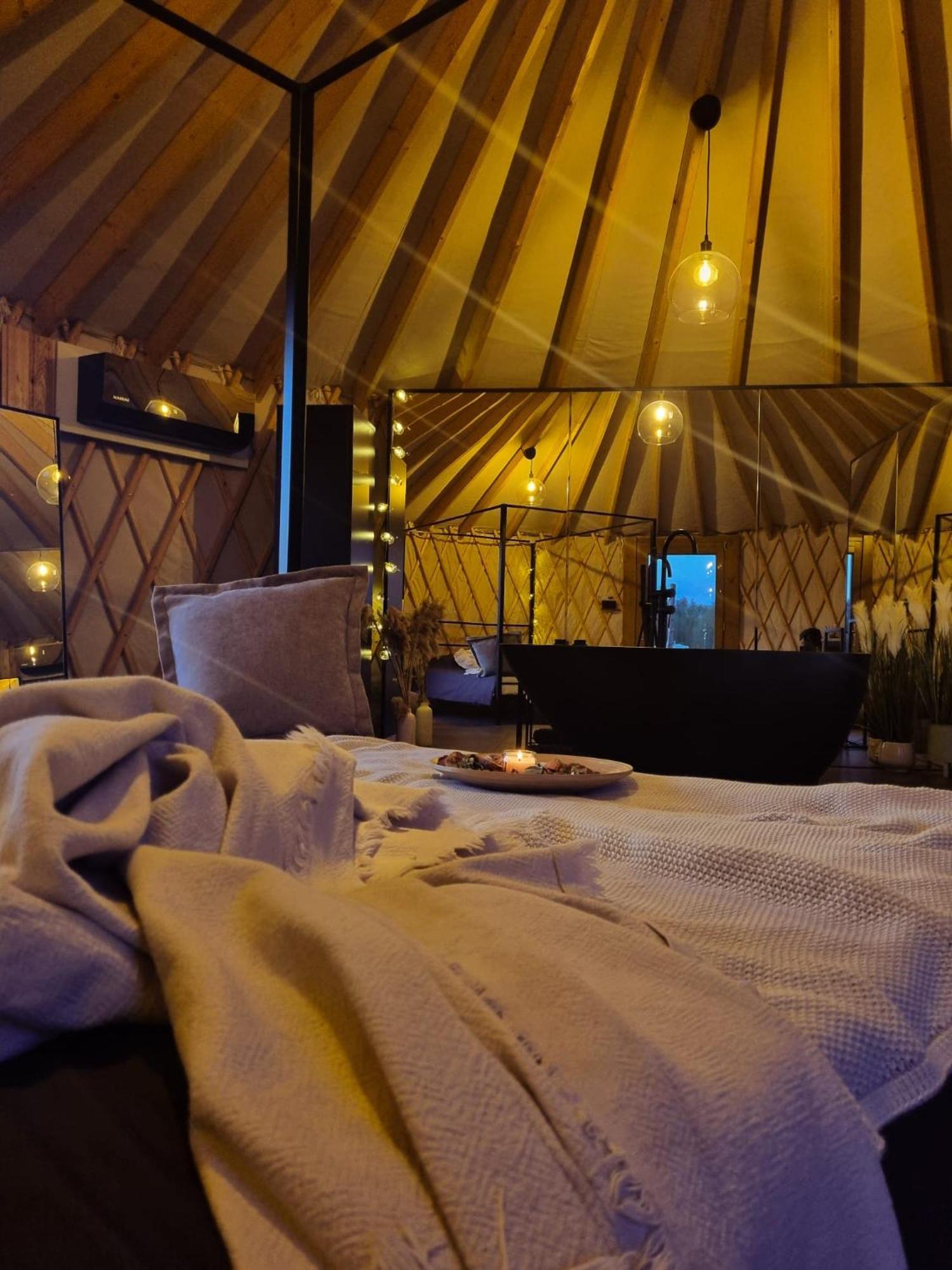 Jurty Glamping Hotel Gostynin Exterior foto