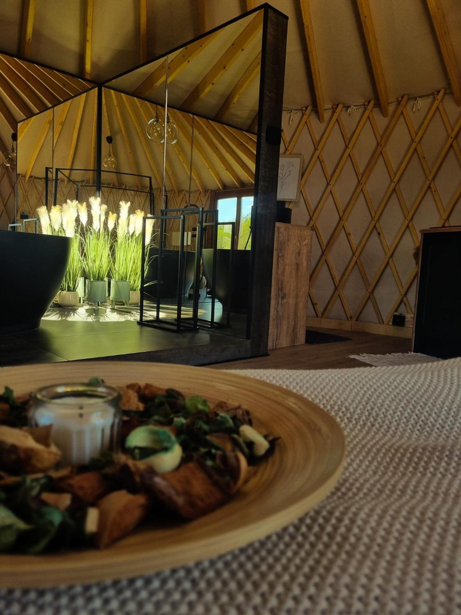 Jurty Glamping Hotel Gostynin Exterior foto