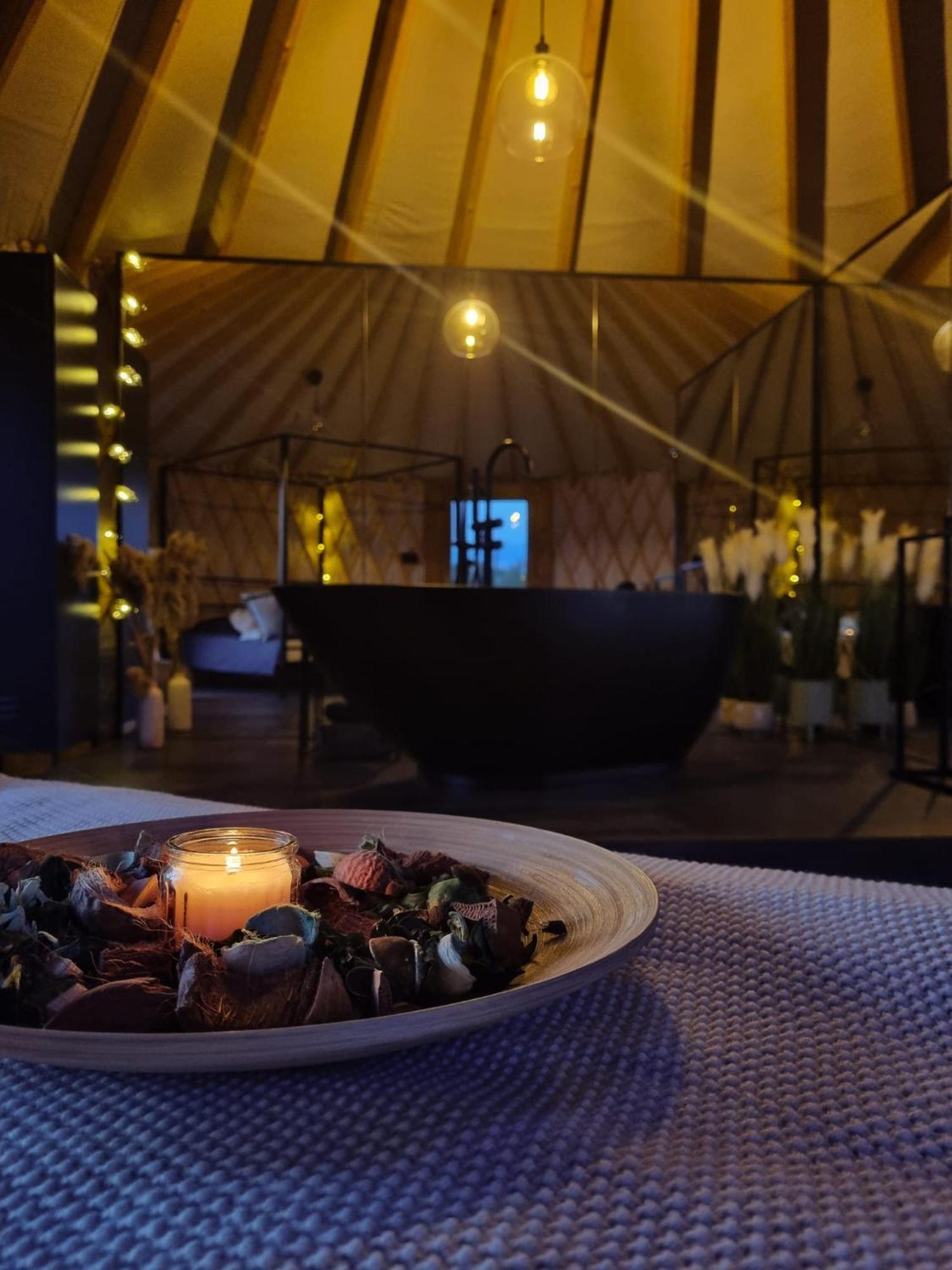 Jurty Glamping Hotel Gostynin Exterior foto